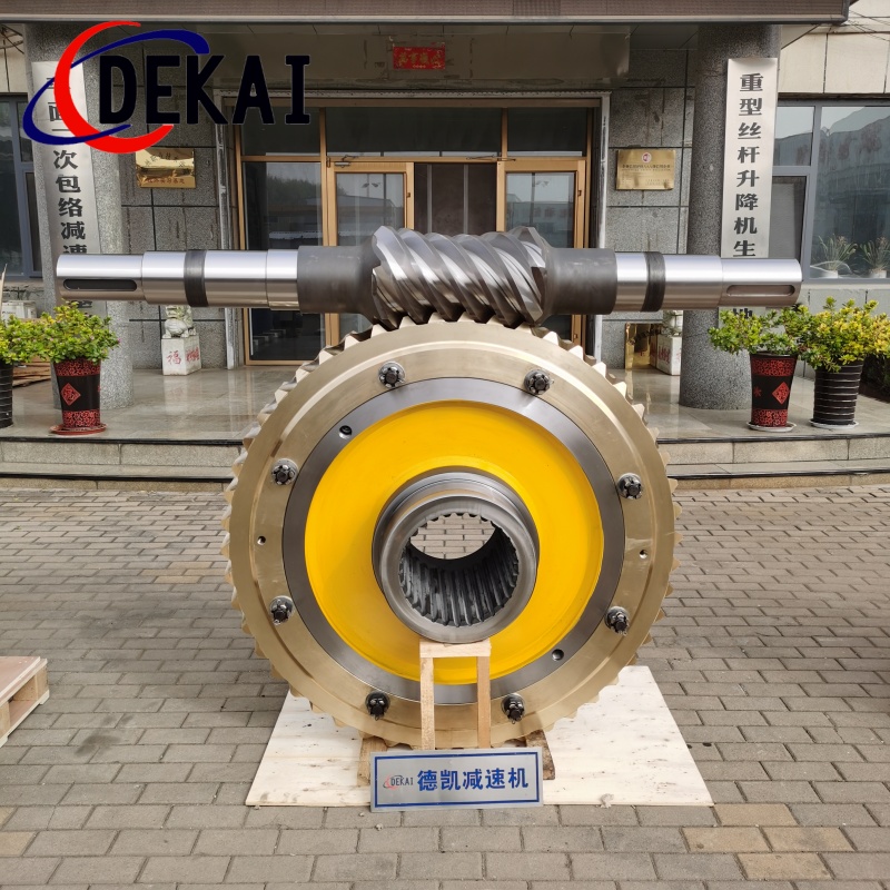 定制6個頭中心距710平面二包蝸輪副大模數帶內花鍵